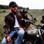 Vadim, 44